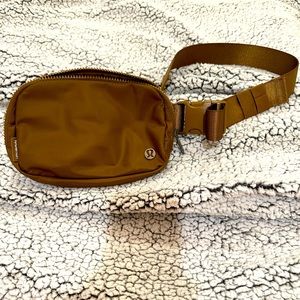 Lululemon everywhere belt bag